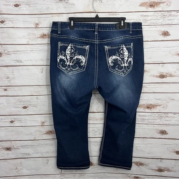 ZCO Jeans Dark Wash Embellished Pocket Denim Capris - Picture 3 of 4